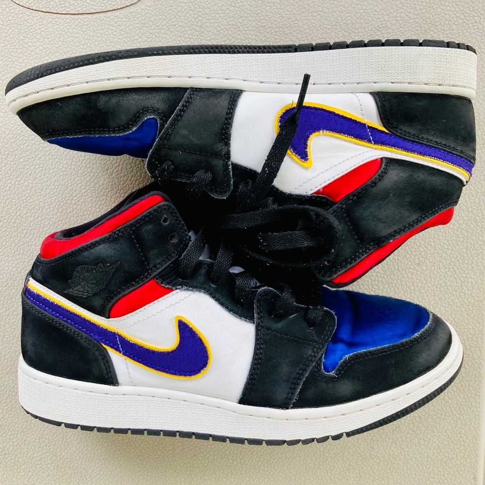 Nike Air Jordan 1 Mid Lakers Top 3